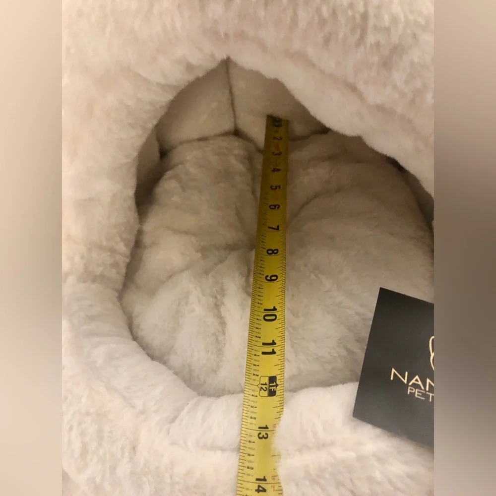 Nandog White Plush Small Pet Cave Bed NWT